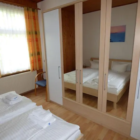 Lejlighed Sonnige-ferienwohnung-100qm-im-1-obergeschoss-der-villa-walhall-in-einem-parkaehnlichen-garten Sellin (Rugen)