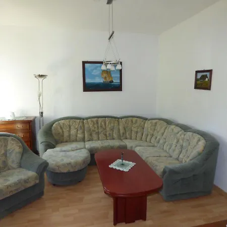 Lejlighed Sonnige-ferienwohnung-100qm-im-1-obergeschoss-der-villa-walhall-in-einem-parkaehnlichen-garten