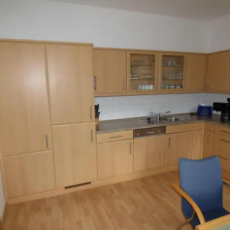 Lejlighed Sonnige-ferienwohnung-100qm-im-1-obergeschoss-der-villa-walhall-in-einem-parkaehnlichen-garten Sellin (Rugen)