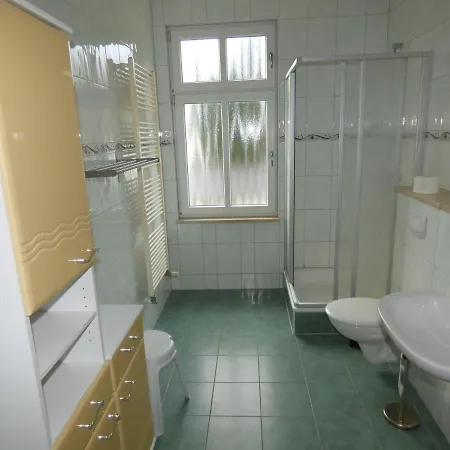 Lejlighed Sonnige-ferienwohnung-100qm-im-1-obergeschoss-der-villa-walhall-in-einem-parkaehnlichen-garten Sellin (Rugen)