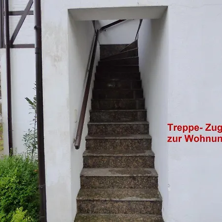 Sonnige-ferienwohnung-100qm-im-1-obergeschoss-der-villa-walhall-in-einem-parkaehnlichen-garten Lejlighed *