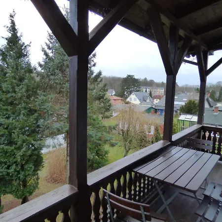 Sonnige-ferienwohnung-100qm-im-1-obergeschoss-der-villa-walhall-in-einem-parkaehnlichen-garten Lejlighed *