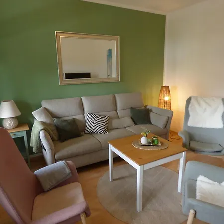 Apartment Sonnige -100qm - Im 1. Obergeschoss Der Walhall In Einem Parkähnlichen Garten *