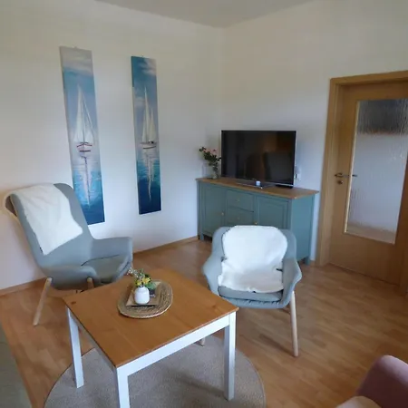 Sonnige -100qm - Im 1. Obergeschoss Der Walhall In Einem Parkähnlichen Garten Apartment *