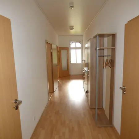 Apartment Sonnige -100qm - Im 1. Obergeschoss Der Walhall In Einem Parkähnlichen Garten *
