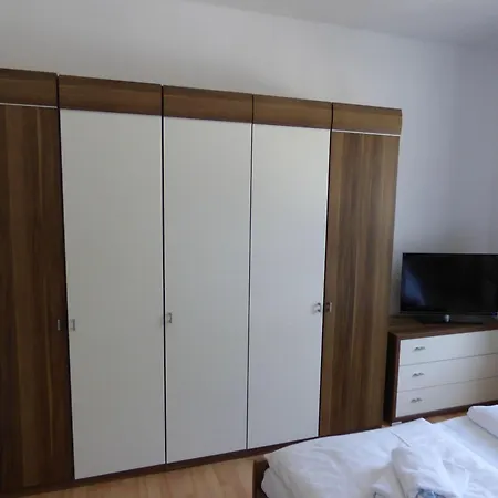 Sonnige -100qm - Im 1. Obergeschoss Der Walhall In Einem Parkähnlichen Garten * Sellin (Rugen)