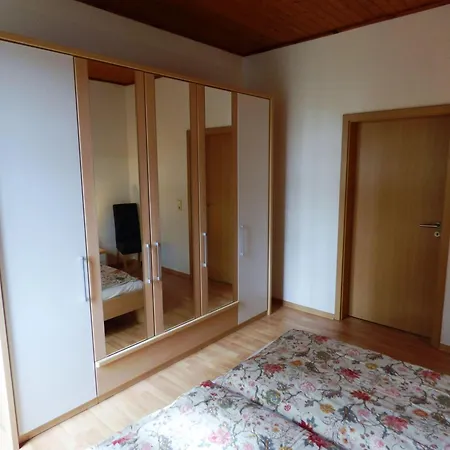 Apartment Sonnige -100qm - Im 1. Obergeschoss Der Walhall In Einem Parkähnlichen Garten