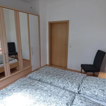 Apartment Sonnige -100qm - Im 1. Obergeschoss Der Walhall In Einem Parkähnlichen Garten
