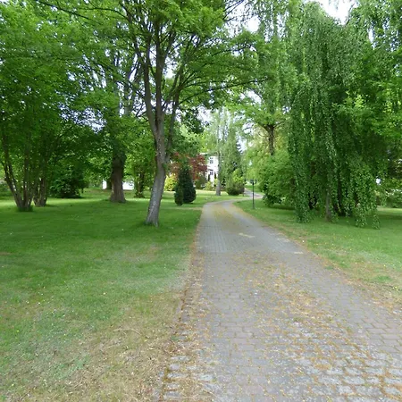 Sonnige -100qm - Im 1. Obergeschoss Der Walhall In Einem Parkähnlichen Garten Sellin (Rugen)